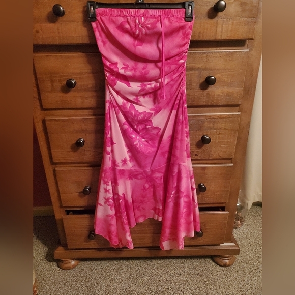 Wrapper Dresses & Skirts - Wrapper Pink Summer Strapless Dress Size Small.  Great for an Outdoor wedding.